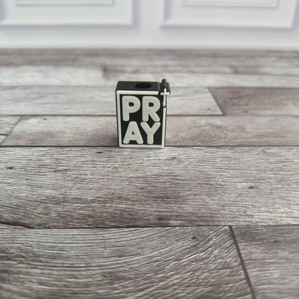 pray straw topper