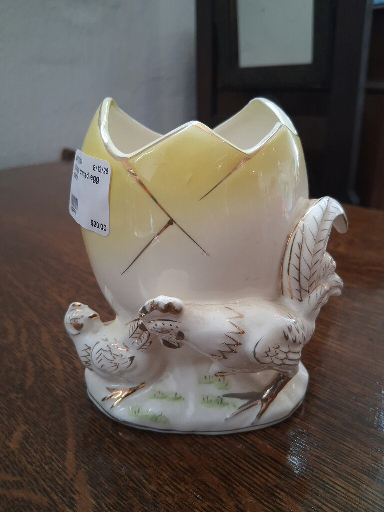 Vintage cracked egg planter