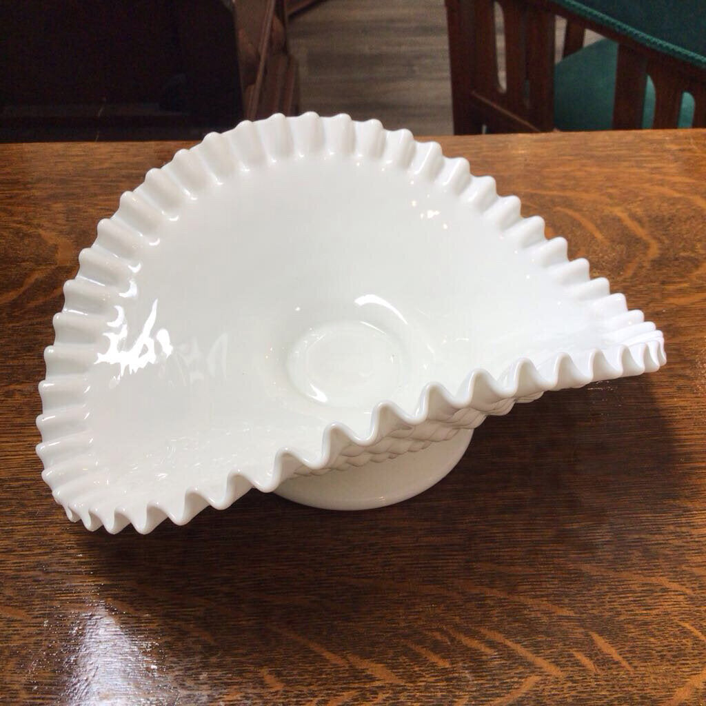 Fenton Banana Bowl