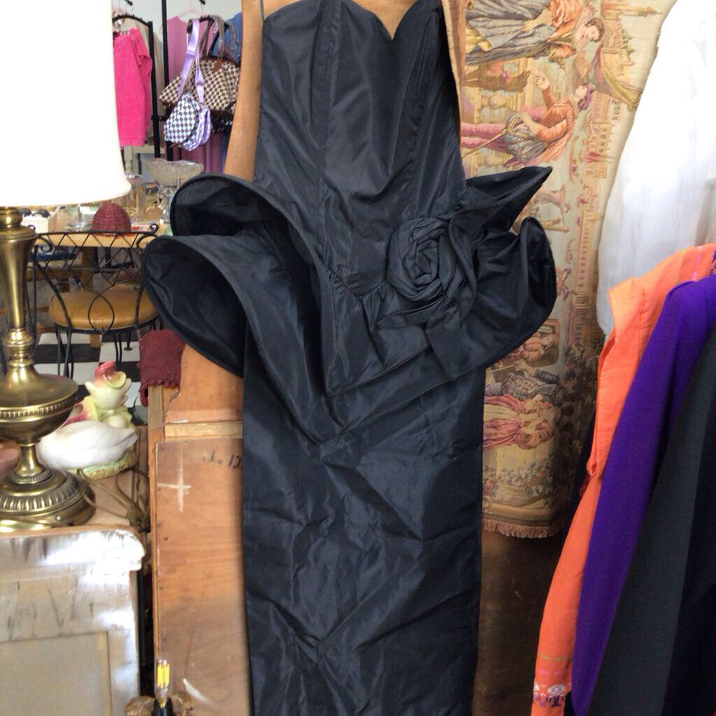 Black Formal Dress size 6 ( junior ? )