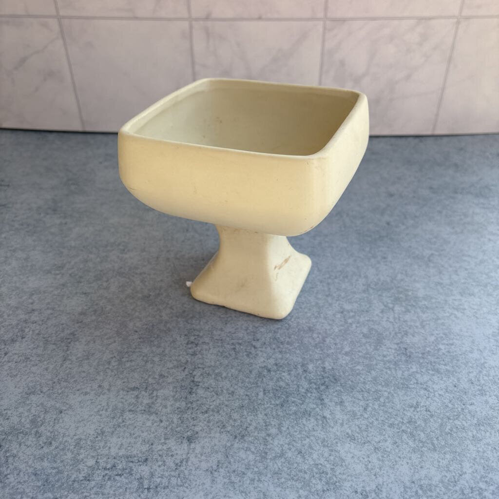 Vintage white McCoy planter ( 25 for pair )