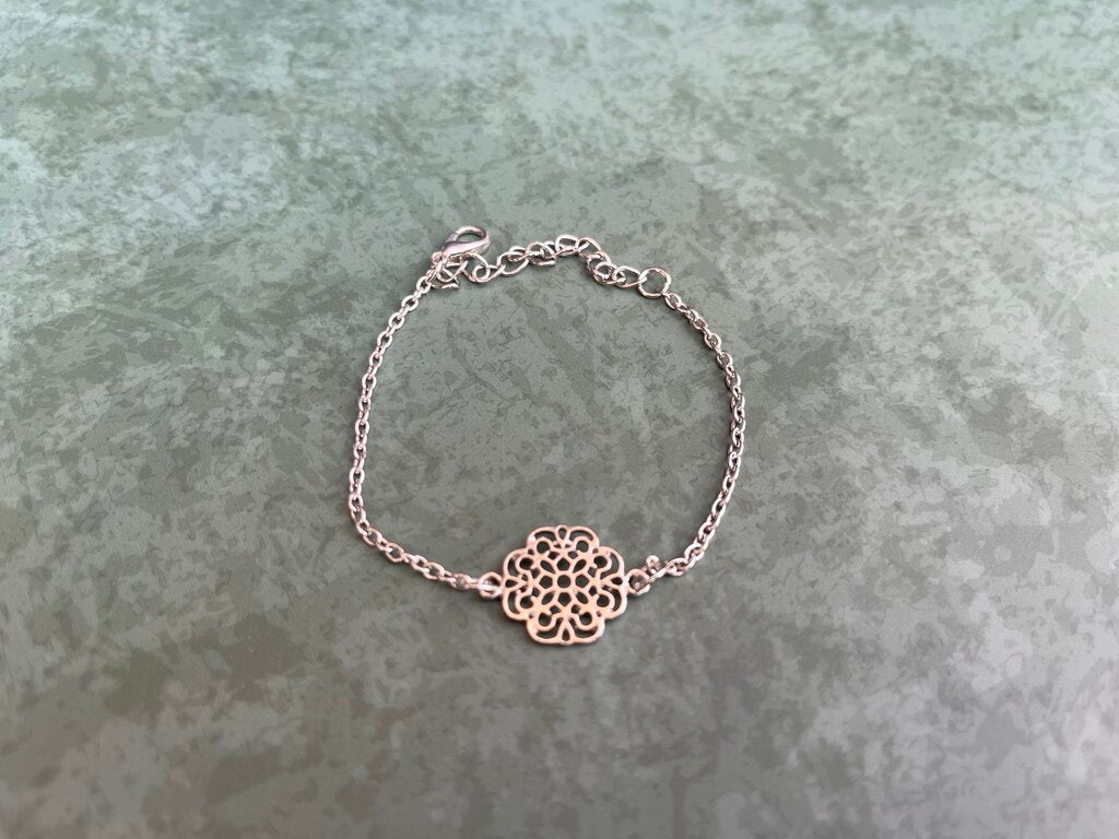 Ankle Bracelet - Silver Chain w Flower